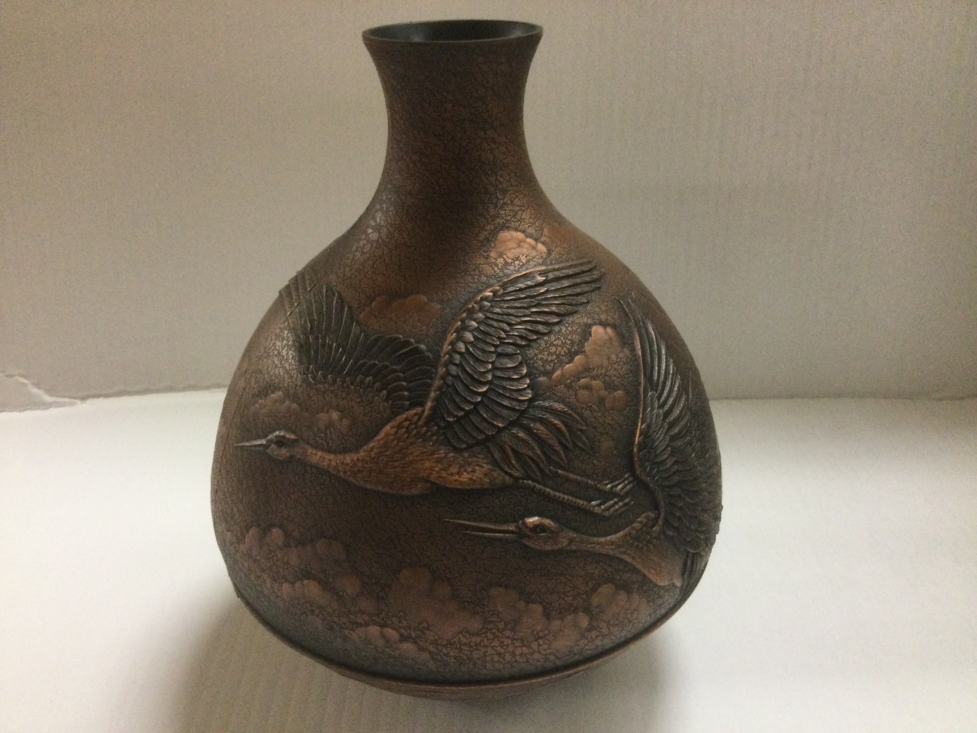 Crane vase bronze