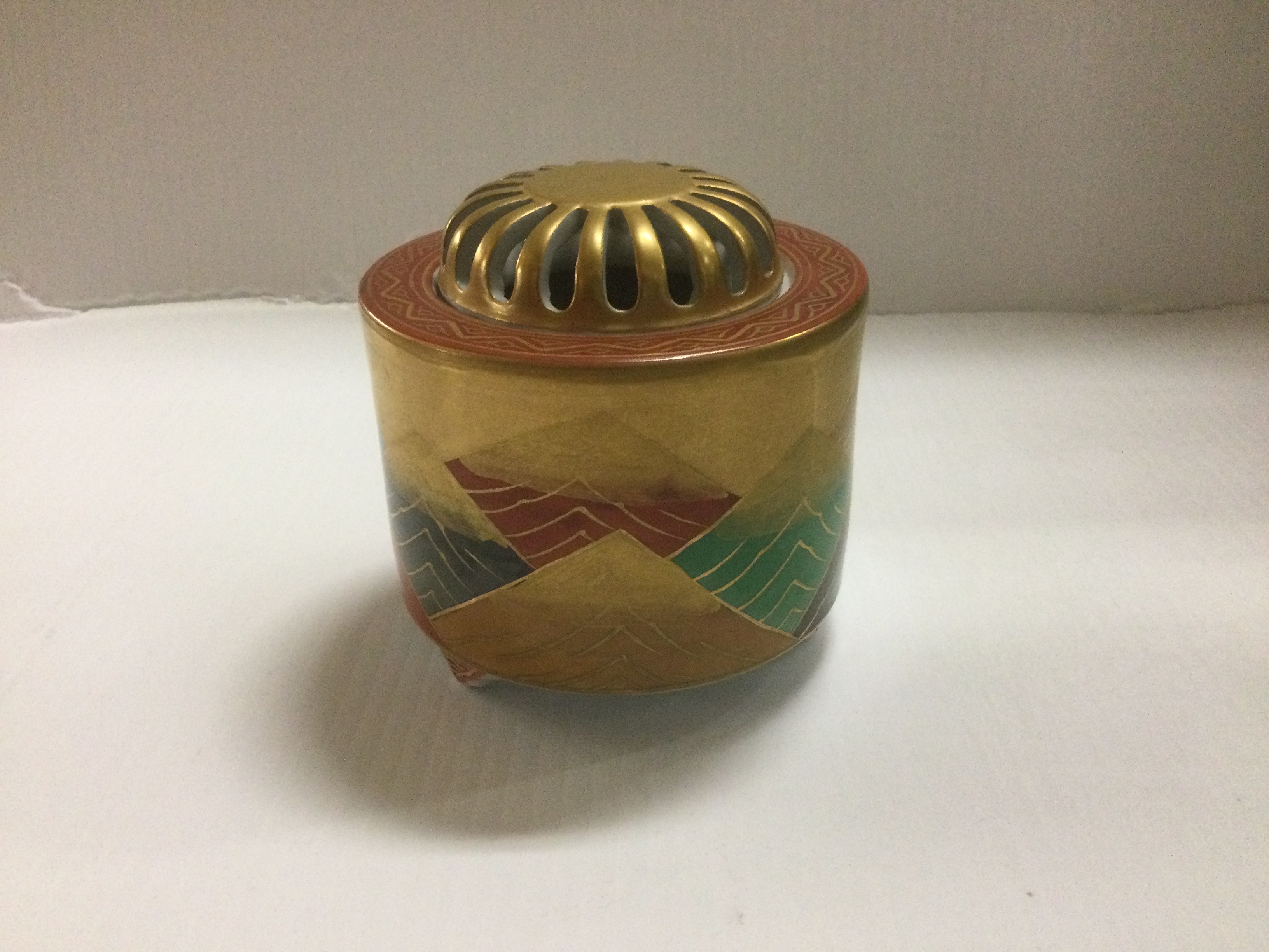 Kutani incense burner by Meizan